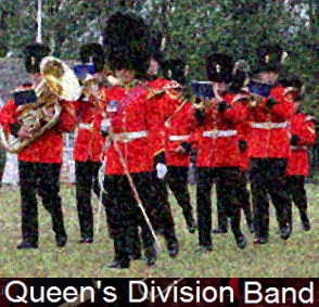 Queen's Divison Band tritt in Schlangen auf